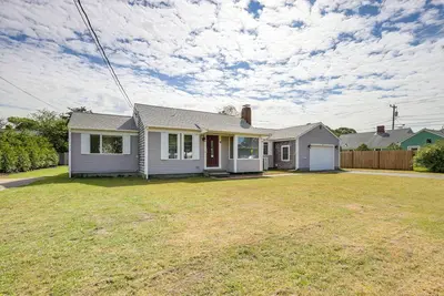 Image de Charming Yarmouth Home w\/ Patio + Fire Pit!
