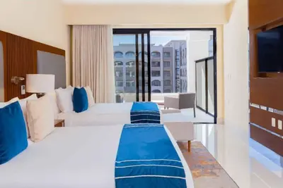 Image de 2 Bedroom Ocean View on “The Corridor\" at  Villa La Valencia close to everything