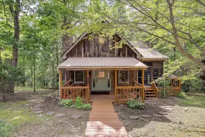 Image de Lake Cumberland Resort Cabin w\/ Community Perks!