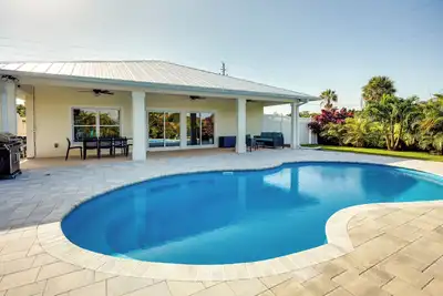 Image de Florida Gem: Saltwater Pool By Beaches & Kayaking!