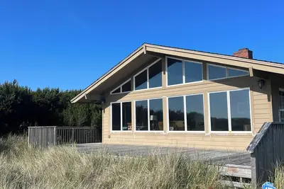 Image de Beautiful beach front property located in Waldport Or