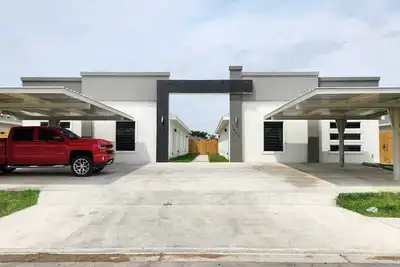 Image de The blue apartment near expressway