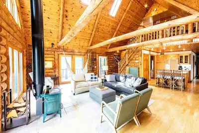 Image de Birchwood Lake Log Cabin Retreat