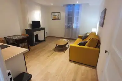 Image de Grand studio, tout confort, bien situé, parking.