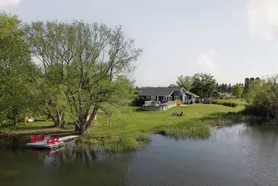 Image de Pearadise on West Lake | Waterfront w/ Pool and Dock