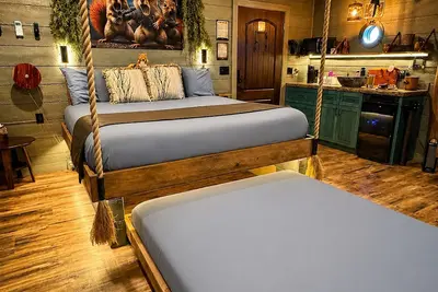 Image de Family Adventure Treehouse | 20-ft Slide + Secret Beds | Sleeps 6 | Smoky Mtns