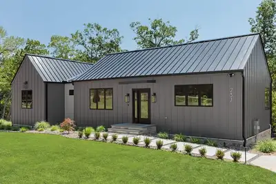 Image de Modern New Construction Lake Front Living in Peaceful cove