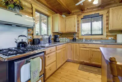 Image de Remote Cedar City Cabin w\/ Deck, Views, Fireplaces