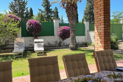 Image de Villa within walking distance of the sea.