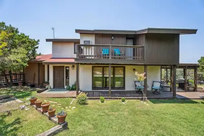 Image de Pipe Creek Escape w\/ Screened-In Porch & Hot Tub!