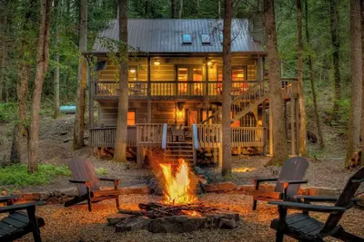 Image de Water's Edge - Pet Friendly | Creek Front | Hot Tub | Fire Pit