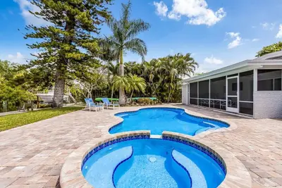 Image de Canal Place: Boat Dock, Pool & Spa, On Canal by Anna Maria Life Vacation Rentals