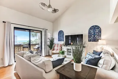 Image de Newly Renovated! New Dog Friendly Listing! Ocean View Condo!