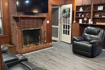 Image de Beautiful 4 bedroom 2 full bath