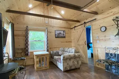 Image de Cabin with loft & gas fireplace, walking distance to harbor