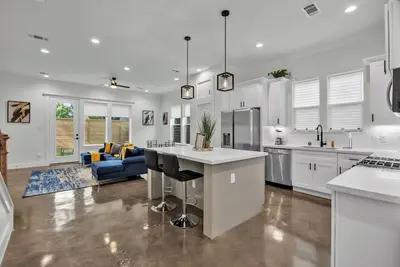 Image de Spacious 4-Bedroom\n\n Minutes from Downtown Houston\n\n Modern Comforts & Privacy