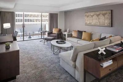 Image de 1-Bedroom Suite at a 4⭐️ Hotel