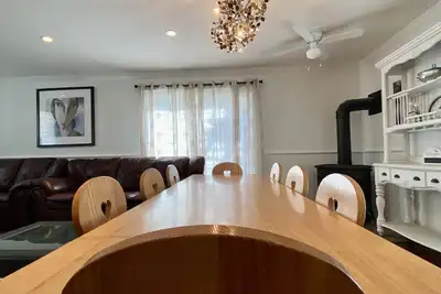 Image de Noho Estate. A cozy farmhouse retreat just 5 minutes from downtown Collingwood!