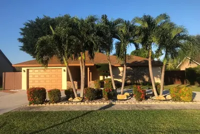 Image de 10-15 mins from the beach and beautiful lake in the back yard!