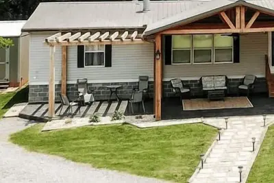 Image de Countryside Living with a great outdoor space!