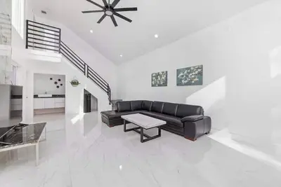 Image de Very surbanan area close to downtown eqiuppe with pool washer/dryer fast booking