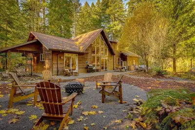 Image de Spectacular Private Mountain Cabin on 6 Acres, Epic Outdoor, Zipline, Hot Tub, Game Room, Pond