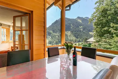 Image de Appartement spacieux avec vue imprenable et sauna