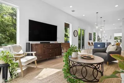 Image de Cherrywood Home Near Ut | Atx | Private Backyard