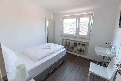 Image de Gemeinschaftunterkunft 2 - Zi. 8 - Ez mit Großem Bett - Gasthof Schrenker