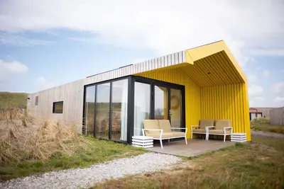 Image de Lodge moderne avec micro-ondes combiné, à 500 m de la mer