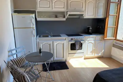 Image de Très beau studio refait à neuf au coeur de la vielle ville