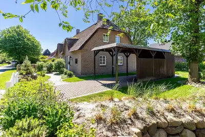 Image de Tweede Diek A - Beautiful thatched house in Spo!