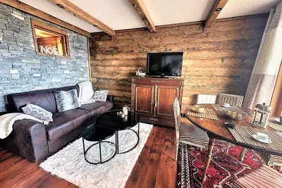 Image de Appartement rénové avec balcon, au pied des pistes, piscine chauffée, proche télésiège et commerces