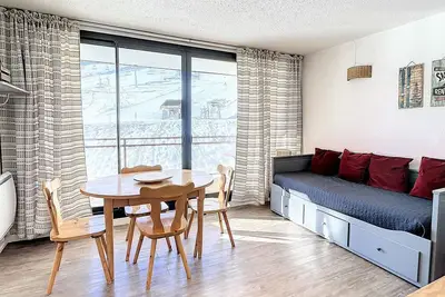 Image de Studio lumineux avec balcon, centre station, ski aux pieds, face télésiège Sybelles Express