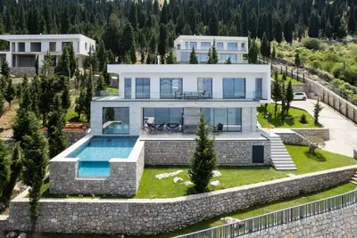 Image de The Luxury Villa by PikHost