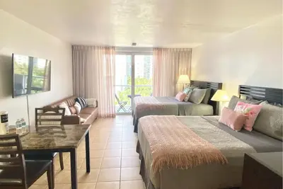 Image de Studio with Beach Access and Panoramic City View!