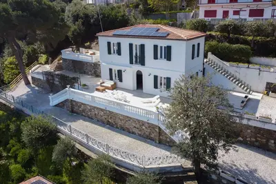 Villa Porticciolo has an heartbreaking view.