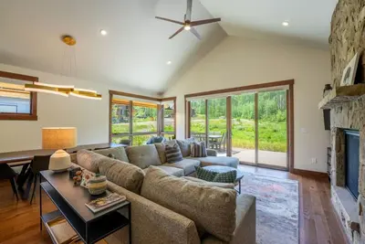 Image de Aspen Aerie - Forest Retreat | Backs to National Forest | Kid-Friendly