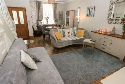 Image de 5 Pontardulais Road, pet friendly, with hot tub in Llangennech