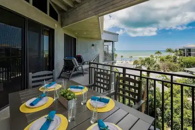 Image de **Suite Sanctuary @ The Beach** Oceanfront Condo & Pool + Last Key Services. . .