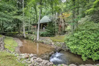 Image de Creekside Fairytale on Barnes Creek - Magical, Romantic Cabin