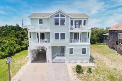 Image de Summer Savings - Oceanside Dog Friendly w/ Pool, Hot Tub, Nearby Beach Access