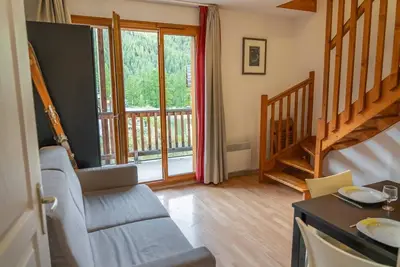 Image de 200m du centre station, 4ème étage, piscine, balcon, télévision, casier à ski, 50m², Les Orres