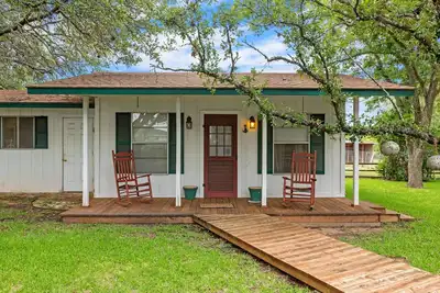 Image de Kaderli Haus - In the town with a Country Charm