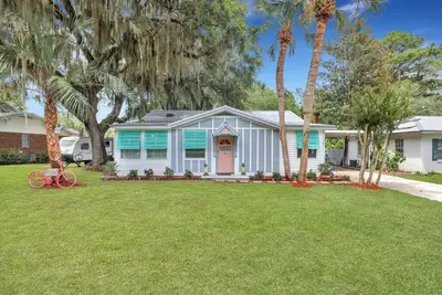 Image de A Lovely Coastal Cottage in the seaside town of Darien Georgia \n