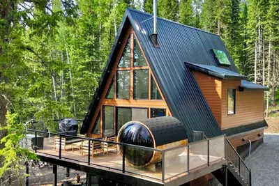 Image de Modern Rustic A-Frame Cabin with Barrel Sauna