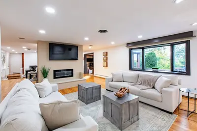 Image de Spacious ~ King Beds ~ Pool ~ Spa~ Mountain View’s
