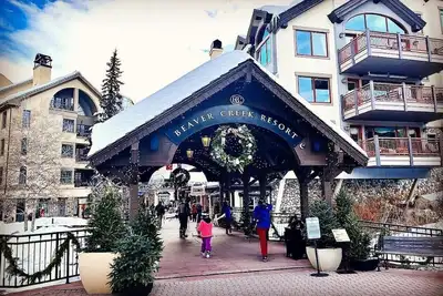 Image de Ski in/ski out 2br residence in Bc Village - pool & hot tubs - walk to shops!