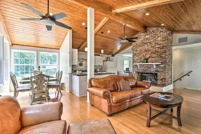 Image de Spacious Family Home on Lake Marion w/ Boat Ramp!
