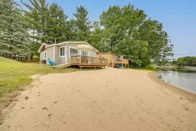 Image de Lake Vacation Rental w/ Deck & Gas Grill!
